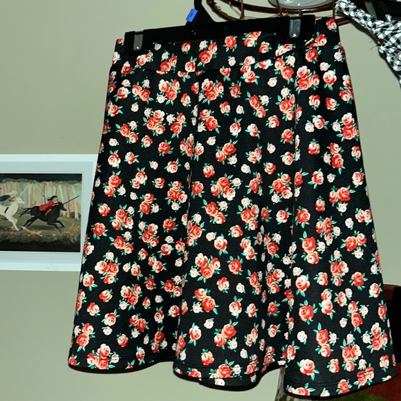 Olsenboye Dresses & Skirts - Beautiful skirt-great quality. Comfy as it as great stretch! Nice zipper in back